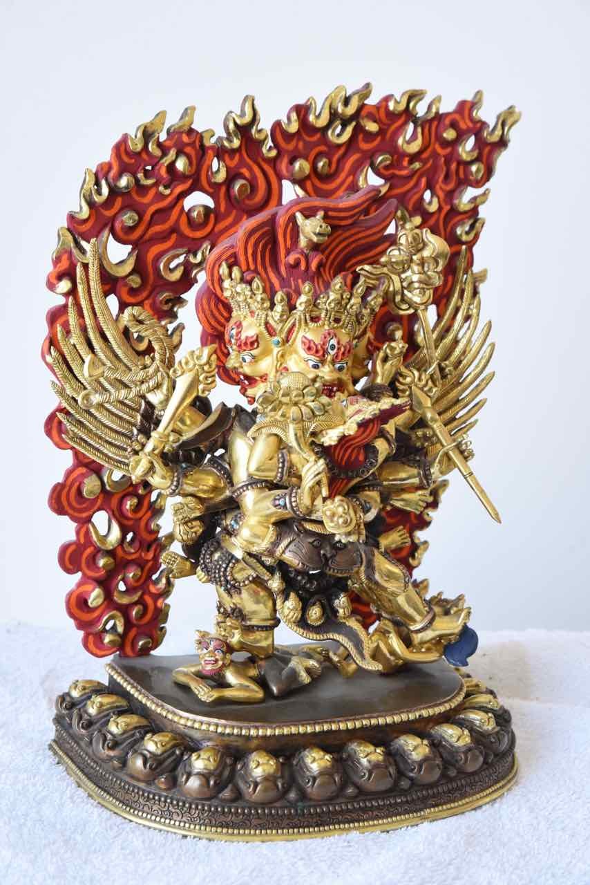 Jizo brandit l'épé e de feu qui permet de trancher le noeud de l ignorance