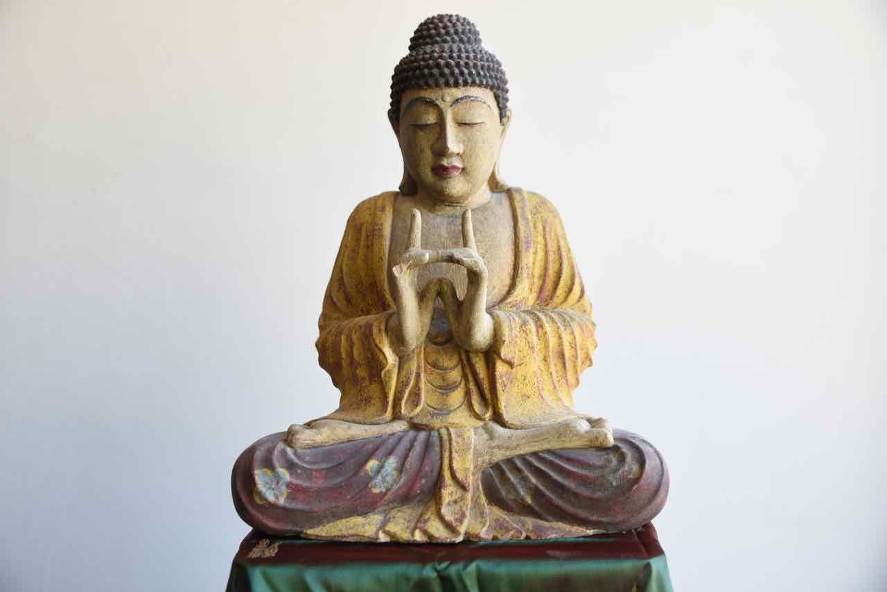 Karam le geste du bannissement qui sert à chasser les démons