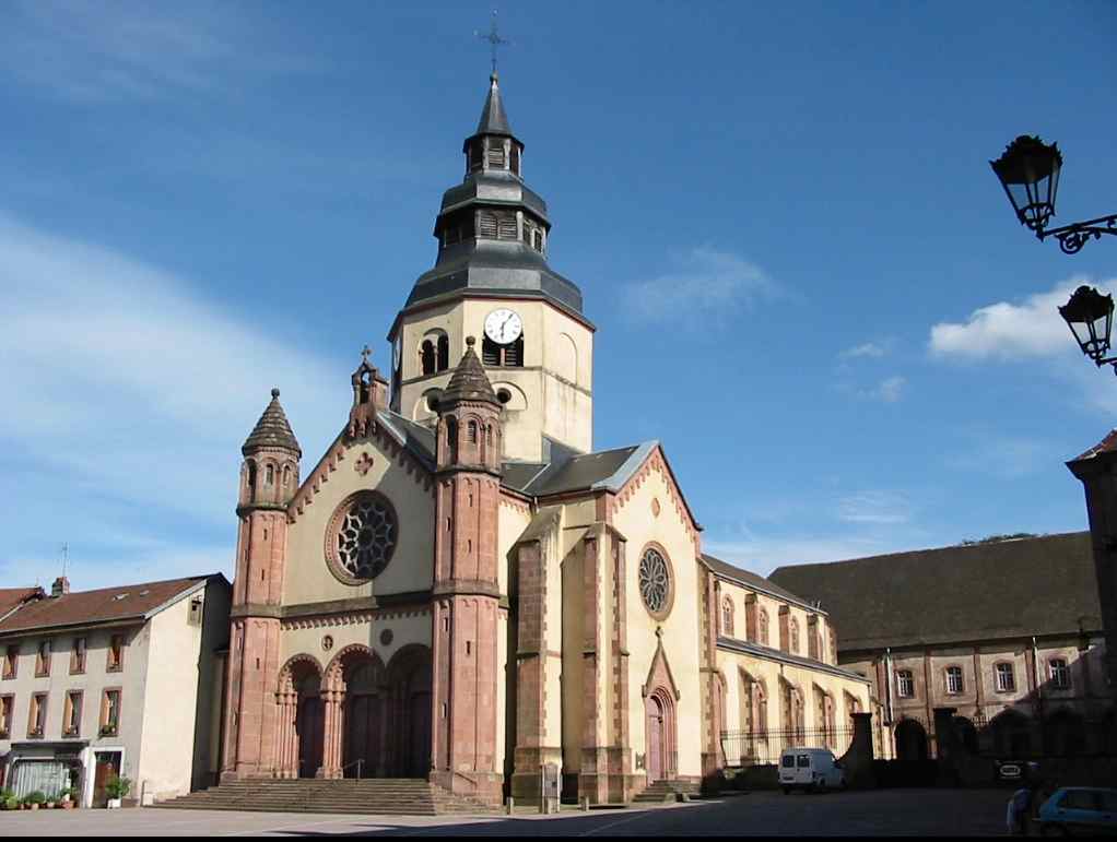 L'abbaye saint Pierre été fondée au VII ème siècle par Gondelbert