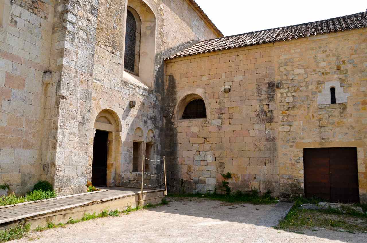 L'abbaye chalaisienne des XII° et XIII° s est en cours de restauration