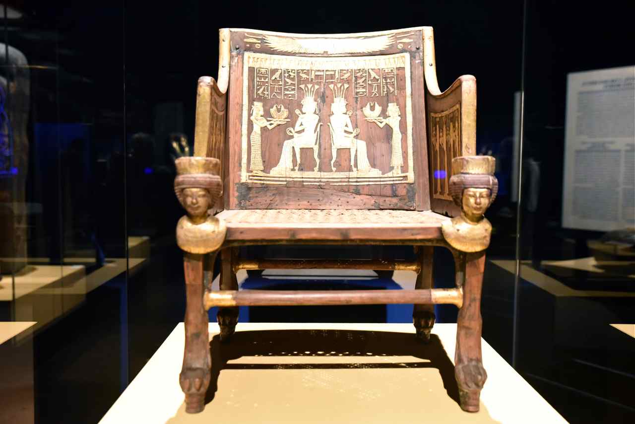 L'apport de l'or de Nubie : fauteuil de la Princesse Satamon-Nouvel empire