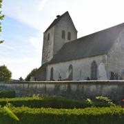 L'église a une longueur de 28, 2 m et une largeur de 19m