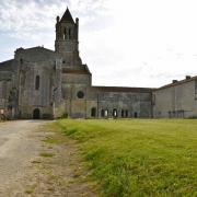 L'église abbatiale a été bâie à partir de 1136