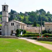 L'église romane du XII° s et l'abbaye chalaisienne