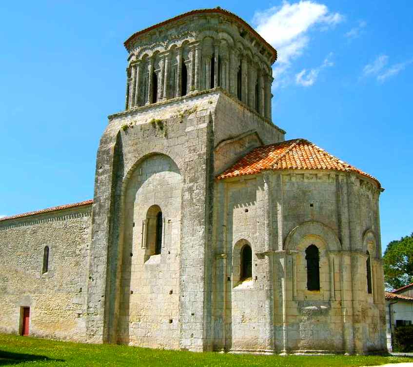 L'église romane St Martin date du XI° siècle