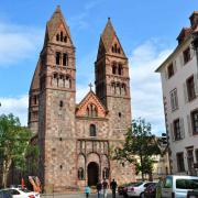 L'église romane Ste Foy bâtie aux XI° et XII° siècles