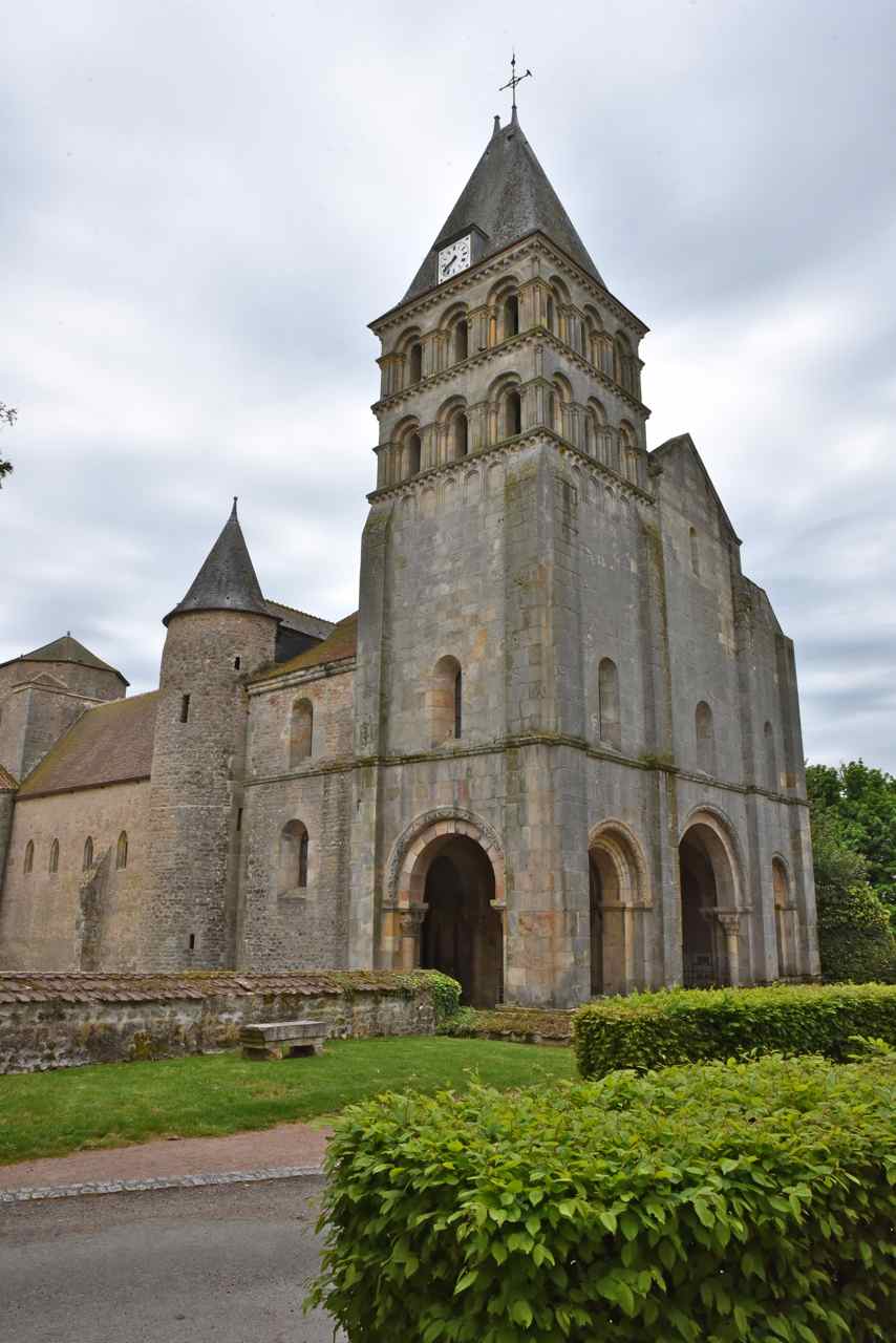 L'église romane St Pierre et St Benoît date des années 1020-1030