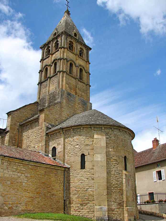 L’église saint Martin de Vareilles peut être datée du tout début du XII° siècle.