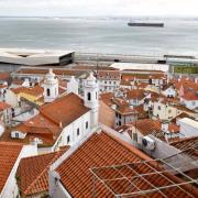 L'église Sao Miguel et le Tage vus depuis le belvédère Santa Luiza