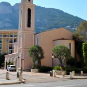 L'église St Nicolas a eté construite en 1987 ...