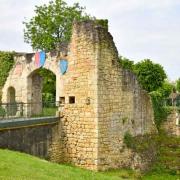 L'entrée du château était protégée par des douves...