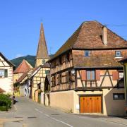 L'entrée du village et l'église St Gall en arrivant de Turckheim