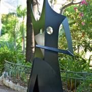L'EPICURIENNE (2011) acier soudé peint en noir, de Philippe Hiquily