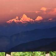 L'Himalaya vu depuis Namo Bouddha. Le pic le plus élévé est l'Annapurna-8091 m