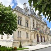 L'hôtel de ville de style néo-renaissance...