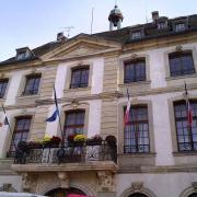 L'Hôtel de Ville de1778, a été  précédemment  tribunal de baillage, et tribunal 