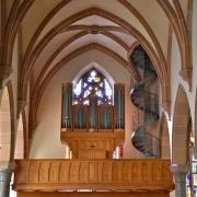 L'orgue date de 1979. remarquez l'escalier en colimaçon donnant accès au clocher