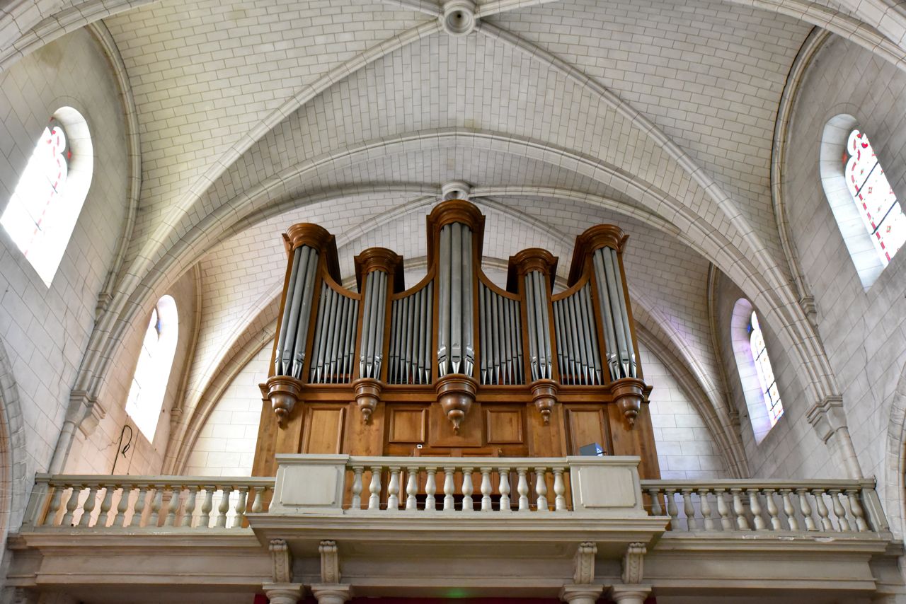 L'orgue de tribune construit en 1849 par Trouillet,