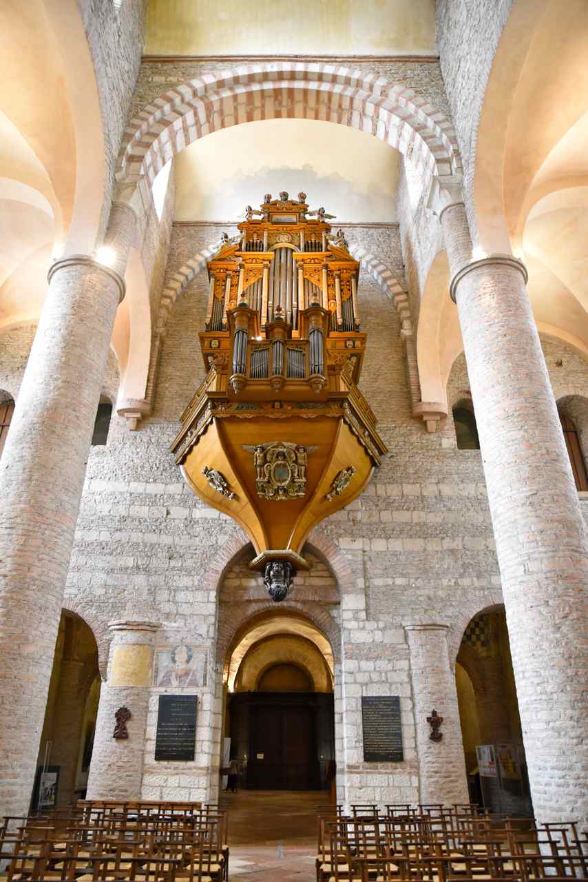 L'orgue de tribune de Jehan d'Herville, avec un buffet de Gaspar Simon(1629°