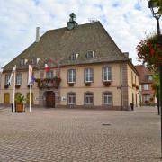 L'origine de l'Hôtel de Ville date de 1700. Le bâtiment définitif a été bâti en 1753