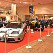 La Bugatti EB 110SS de 1994 devant les glorieuses anciennes...