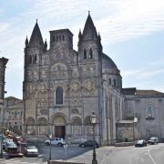 La cathédrale romane St Pierre a été édifiée entre 1110 et 1140