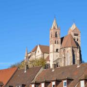 La cathédrale saint Etienne (Skt Sephan) surplombe la ville de Breisach am Rhein