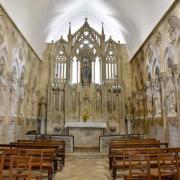 La chapelle Notre Dame  du transept nord renferme 16 statues