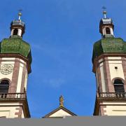 La couverture en bulbe des deux tours baroques est peu usitée en Alsace