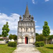 La façade à trois niveaux est particulièrement décorée