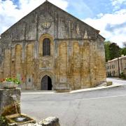 La façade est l'une des plus anciennes de Charente