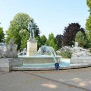 La fontaine Bruat oeuvre de Bartholdi réalisée en 1864 et la sculpture de...