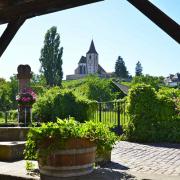 La fontaine Ste Hune et l'église saint Jacques vues depuis l'ancien lavoir