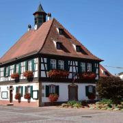 La mairie surmontée de son clocheton