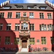 La Maison de la Baleine, construite en 1516, a hébergé Érasme...