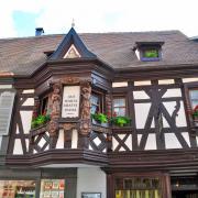 La Maison des Ménétriers, musiciens de rue, date de 1663...