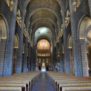 La nef et le choeur vus depuis le narthex