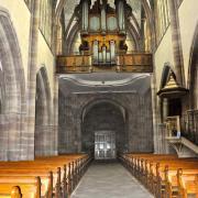 La nef, la chaire et l'orgue vus depuis le choeur