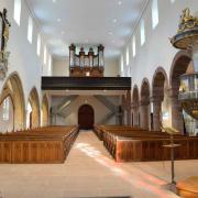 La nef, la tribune d'orgue et la chaire avec son abat voix de 1778