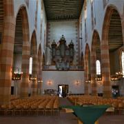 La nef vue depuis le jubé, le plafond peint et l'orgue Silbermann