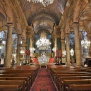 La nef et les bas-côtés vus depuis le portail d'entrée de la basilique