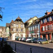 La place de l'église et ses maisons à colombages