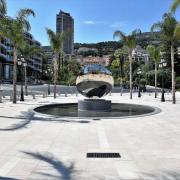 La place, la fontaine et à gauche le nouveau quartier d'Or vus depuis le Casino