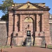 La porte monumentale de Belfort vue depuis le bateau  Europa Sonore