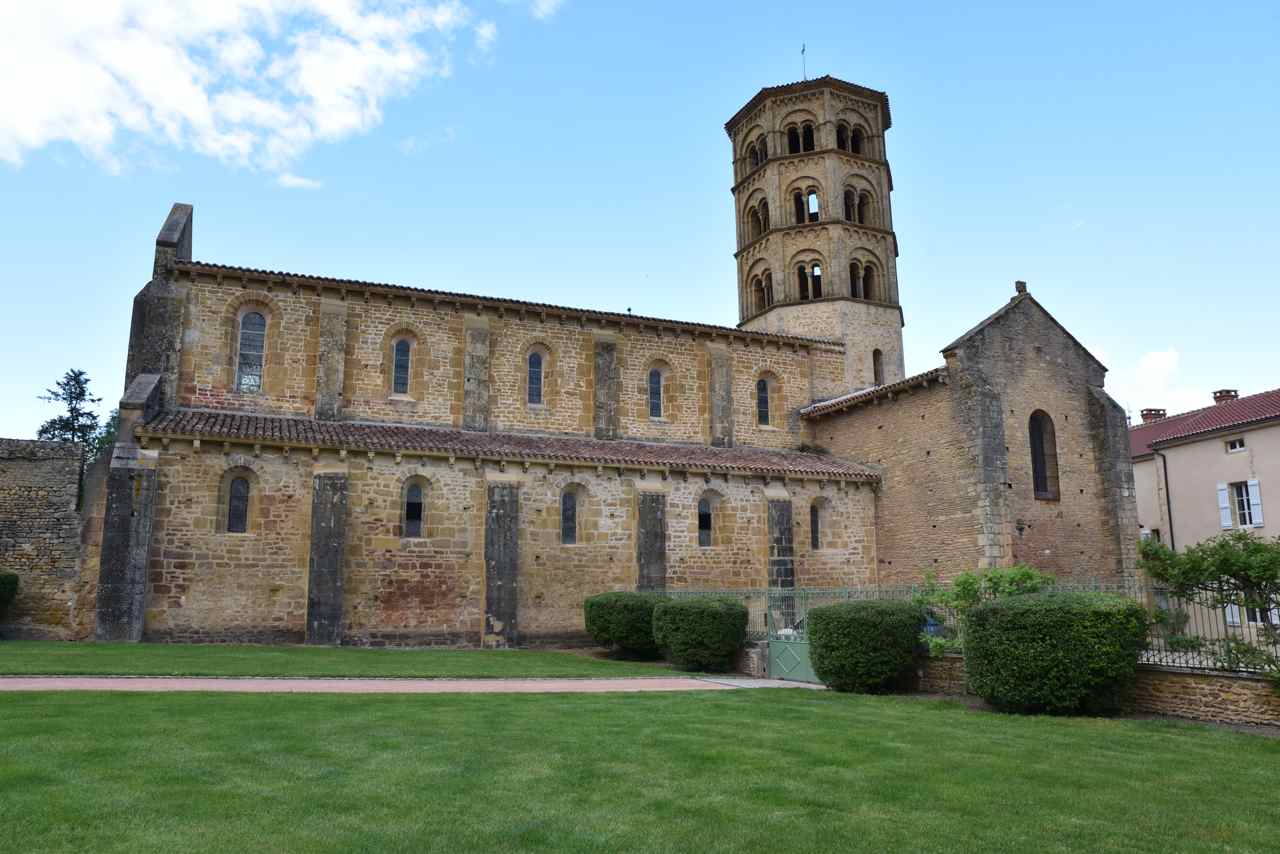 La priorale a été bâtie de la fin du XI° et terminée au début du XII° siècle