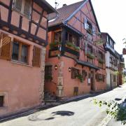 La rue de la fontaine est très pittoresque