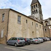 La salle capitulaire, le clocher de la croisée du transept et le chevet