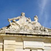 ...représente la rencontre entre l'Océan (l'homme) et la Charente (la femme)