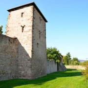 La tour carrée, la plus ancienne, était protégée par 6 archères