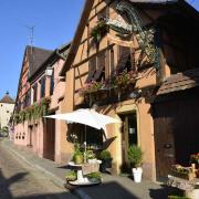 La tour de Munster vue depuis l'intérieur du village